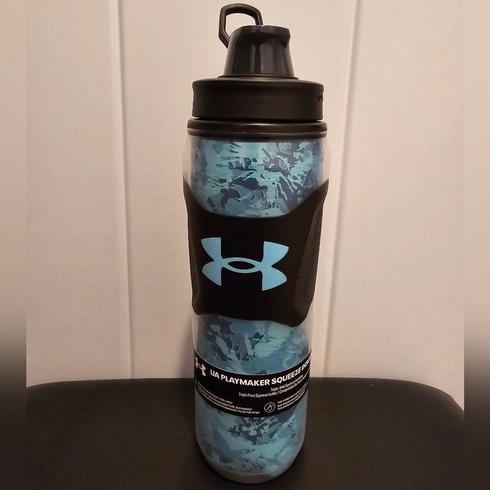 Under Armour 28 oz squeeze cup